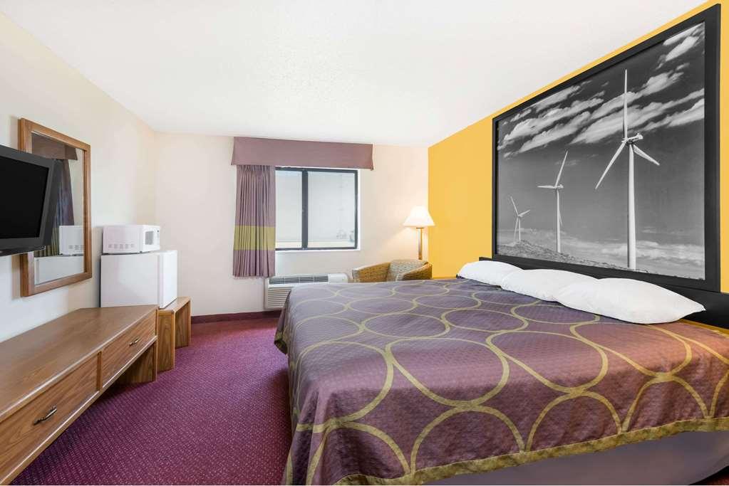 Super 8 By Wyndham Pratt Hotel ห้อง รูปภาพ