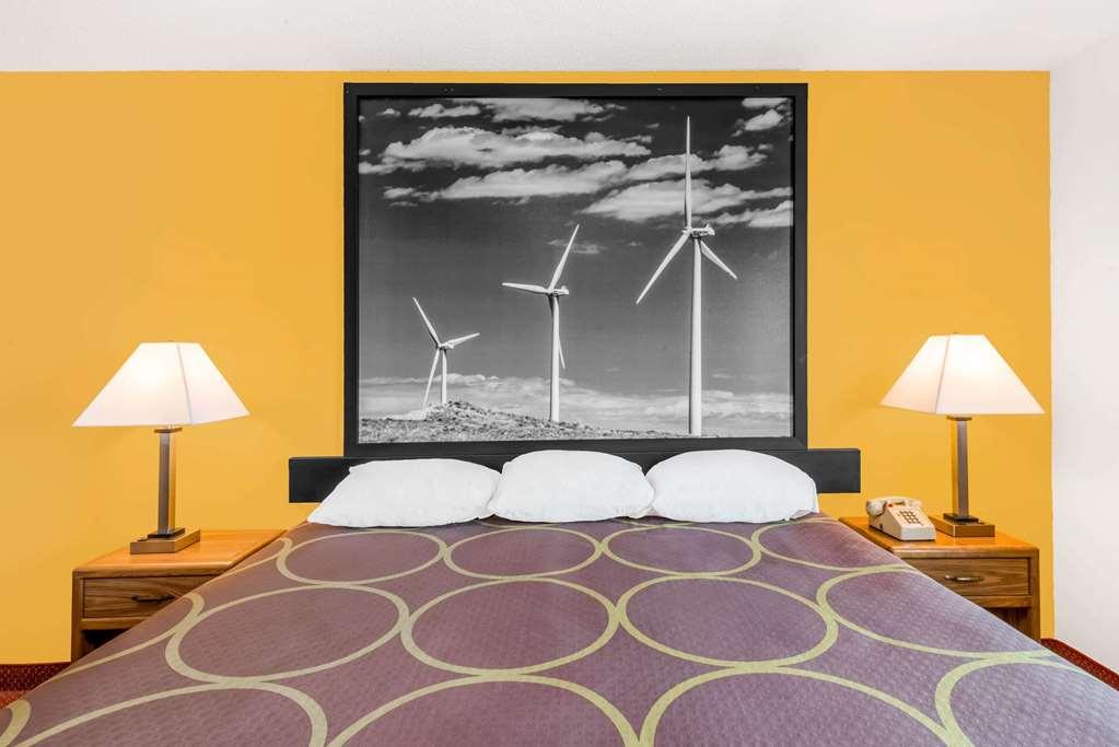Super 8 By Wyndham Pratt Hotel ห้อง รูปภาพ