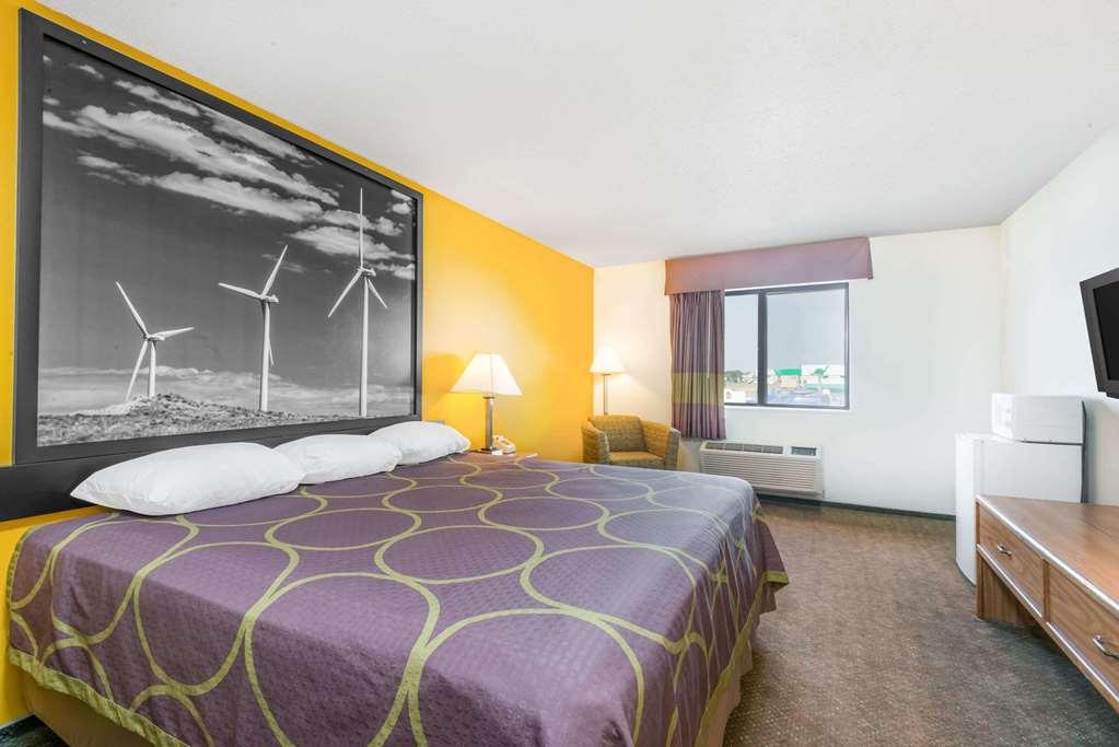 Super 8 By Wyndham Pratt Hotel ห้อง รูปภาพ