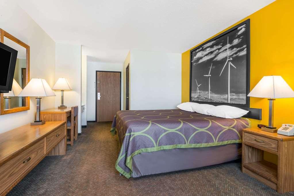 Super 8 By Wyndham Pratt Hotel ห้อง รูปภาพ