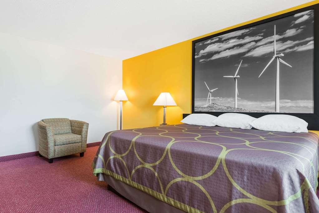 Super 8 By Wyndham Pratt Hotel ห้อง รูปภาพ
