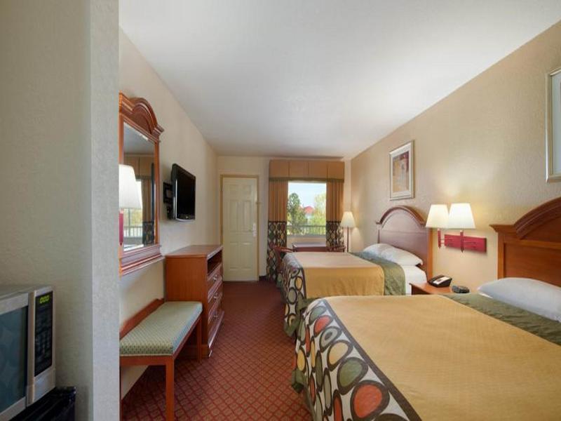 Super 8 By Wyndham Pratt Hotel ภายนอก รูปภาพ
